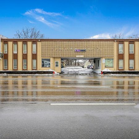 Oyo Hotel Downtown Peoria I-74 Exterior photo