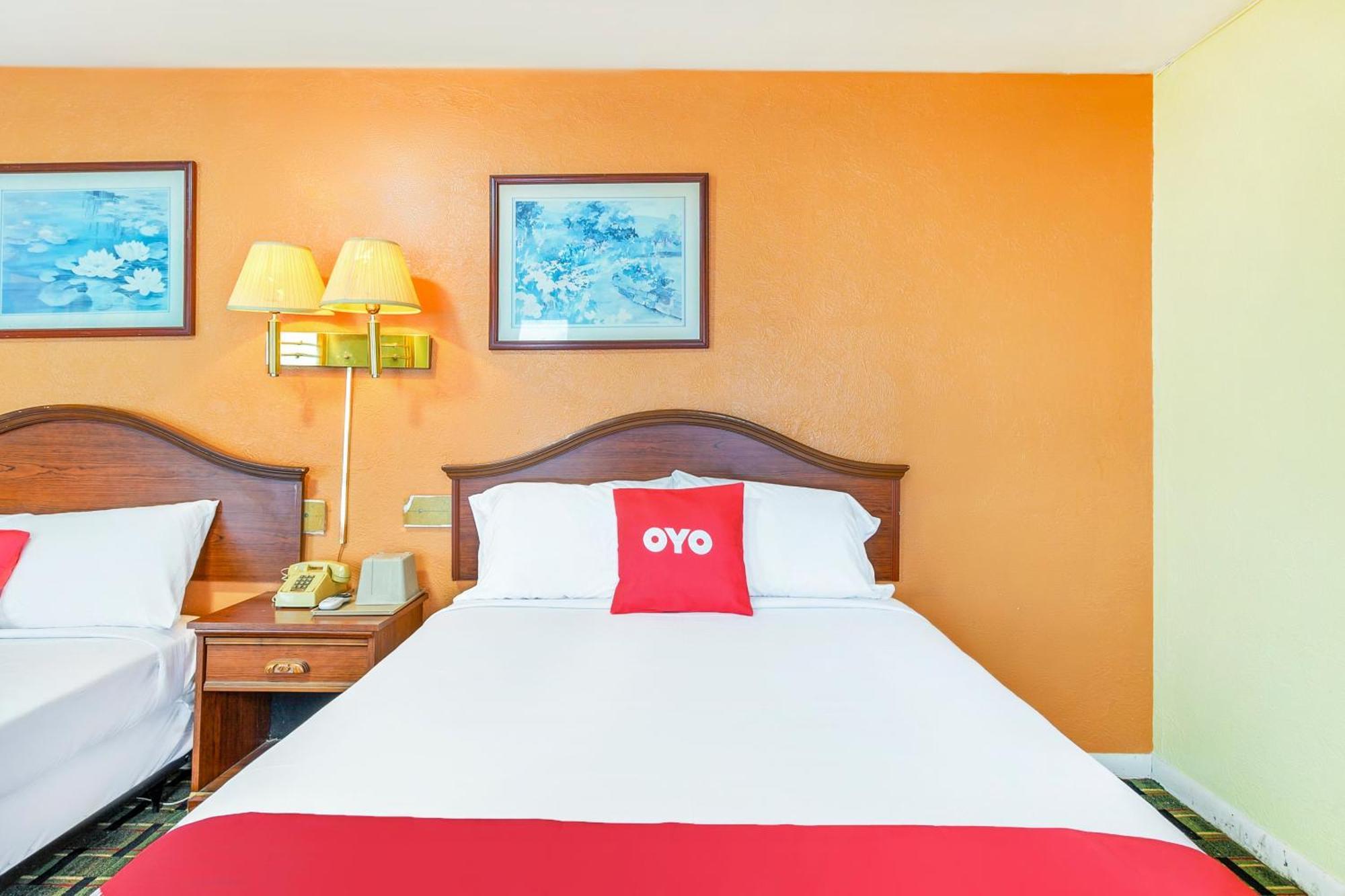 Oyo Hotel Downtown Peoria I-74 Exterior photo