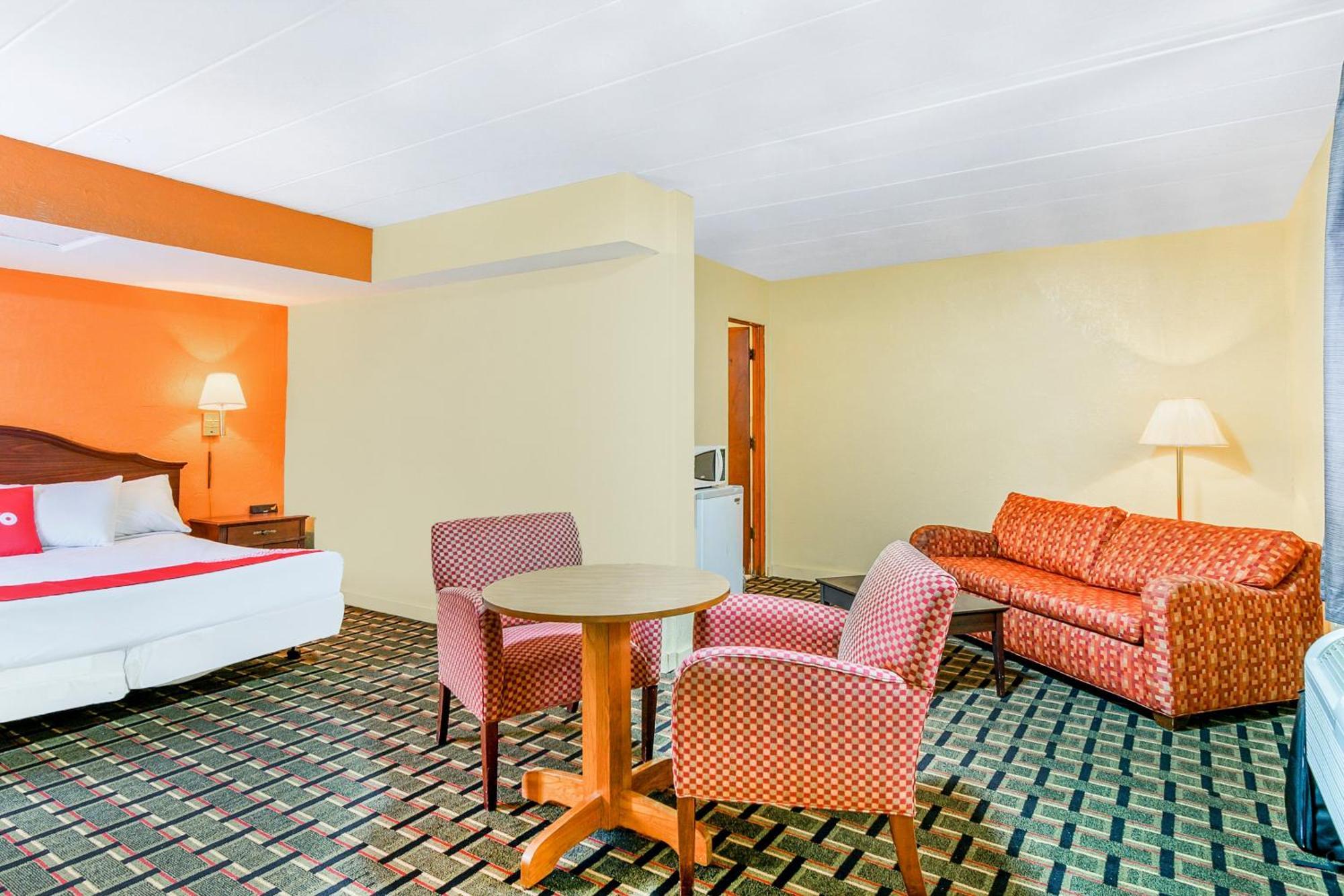 Oyo Hotel Downtown Peoria I-74 Exterior photo